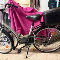 City bike b twin decathlon con bauletto