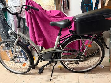 City bike b twin decathlon con bauletto
