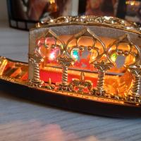 Gondola veneziana che si illumina