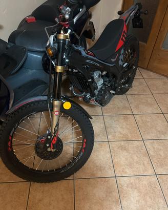 Trial Montesa 301. 4 t. Del 2020 mai usato. Km 500
