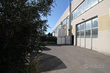 Immobile di 390 m² a Bovisio-Masciago
