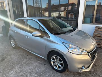 PEUGEOT 208 NEOPATENTATI
