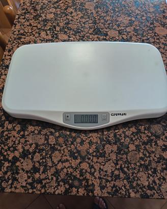 bilancia pesa neonati