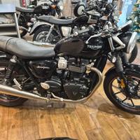TRIUMPH STREET TWIN 900