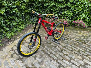 Bici downhill Commencal Supreme DH