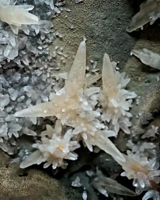 Minerale, calcite raggiante 