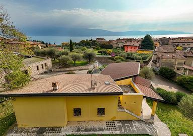 VILLA SINGOLA A TOSCOLANO-MADERNO
