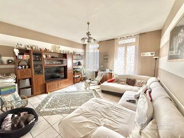 VILLETTA SEMI INDIPENDENTE CON BOX