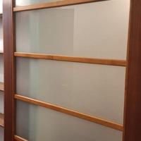 Pannello di legno di ciliegio e vetro satinato