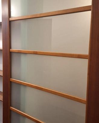 Pannello di legno di ciliegio e vetro satinato
