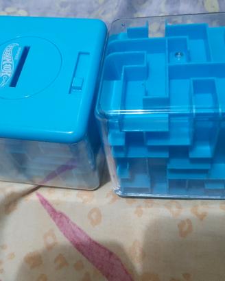 2 Cubi Hot Wells Azzurri – Salvadanaio Labirinto 
