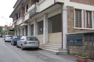 Locale Commerciale con parcheggio