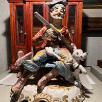Scultura di capodimonte anziano con fucile