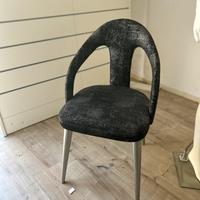 Sedia in tessuto imbottita