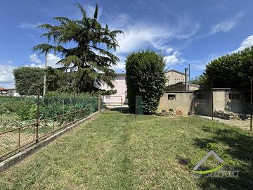 CASA SINGOLA CON TERRENO