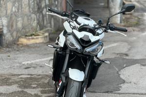 Triumph Street Triple 765 R 2023