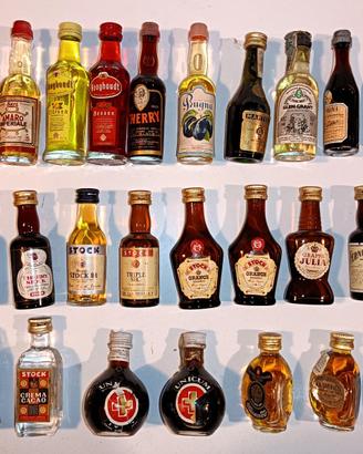 LOTTO 26 Bottiglie Liquori Mignon Vintage GRAPPA C