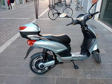 Motorino elettrico senza batteria no patente