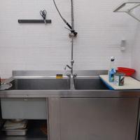 ARREDI E MACCHINARI CUCINA PROFESSIONALE