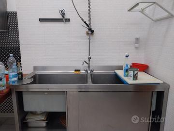 ARREDI E MACCHINARI CUCINA PROFESSIONALE