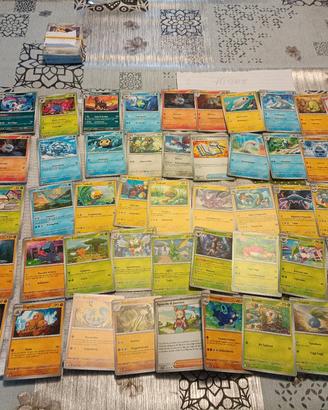 Lotto di 70 carte Pokemon 