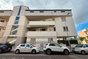 Appartamento con box a Partinico, Via G. Parini