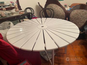 Tavolo bianco in ferro battuto+sedie+ombrellone