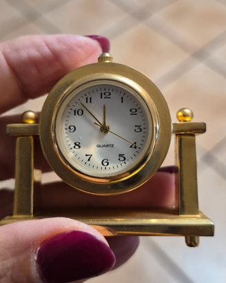 Orologio da tavolo  al quarzo in metallo oro