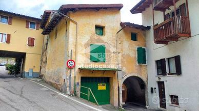 PORZIONE DI CASA DA RISTRUTTURARE