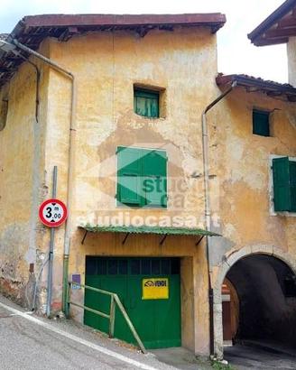 PORZIONE DI CASA DA RISTRUTTURARE