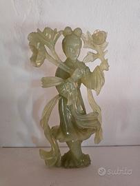 Dama cinese in giada celadon