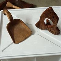 Vecchi pezzi in legno diversi modelli e misure.