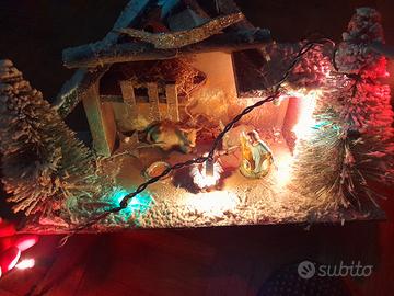 Casetta Presepe di Natale Con Luci Colorate