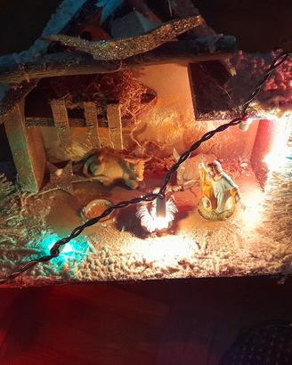 Casetta Presepe di Natale Con Luci Colorate