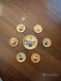 Sottobottiglia e 6 sottobicchieri in legno dipinto