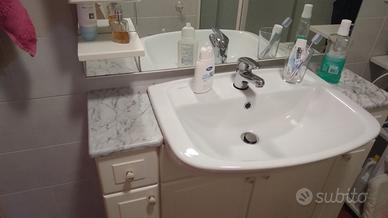 mobile con specchiera bagno