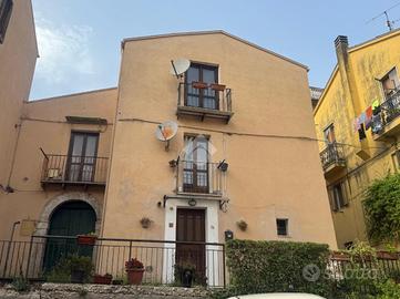 CASA SEMINDIPENDENTE A VENAFRO