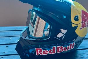 Casco Red bull