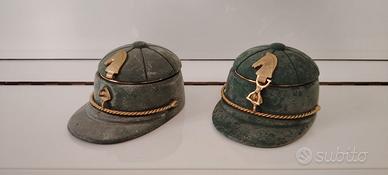 Coppia portaoggetti decorativi a forma di cavallo