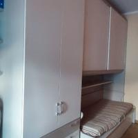 Armadio a ponte con letto e libreria