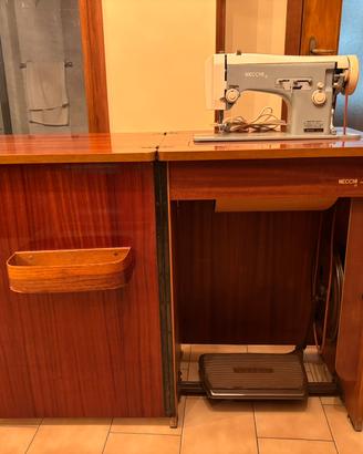 Macchina da cucire Necchi 267