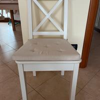Sedia bianca Ingolf/Rosentorp con cuscino Justina
