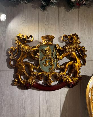 Stemma decorativo con leoni dorati