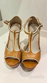 Sandalo in pelle color cammello
