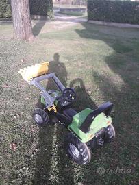 Trattore a pedali per bambini 