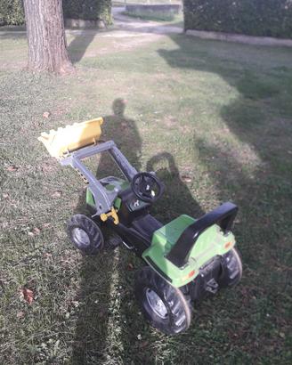 Trattore a pedali per bambini 