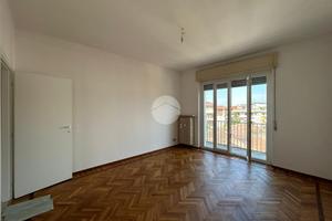 4 LOCALI A VALENZA