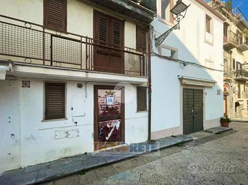 2 LOCALI A MONREALE