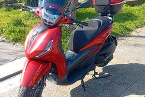 Beverly 300 hpe S Abs/ASR Entra e Leggi