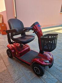 Scooter eletrrico a 4 ruote per mobilità ridotta.